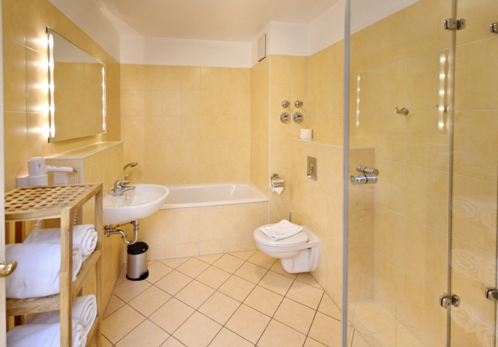 Bad / Bathroom / Apartments in Bundesallee